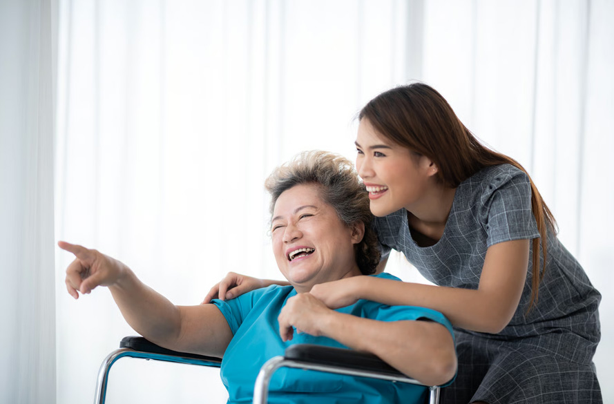 Helping a Loved One Stay Comfortable Without Doing Everything Yourself
